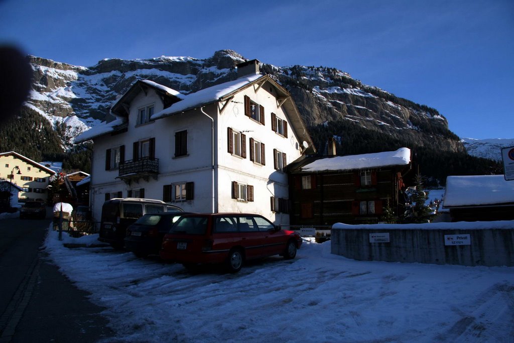 Parkplatz und Wohnhaus in Flims by Samuel Fausch