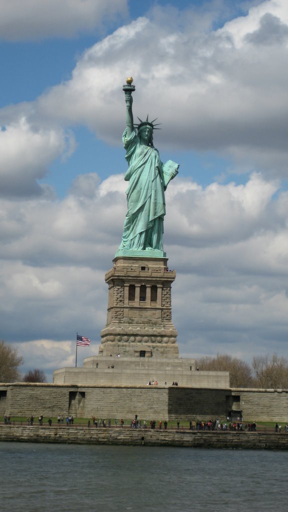 Statue of Liberty, New York by Cecilia O. de Azeved…