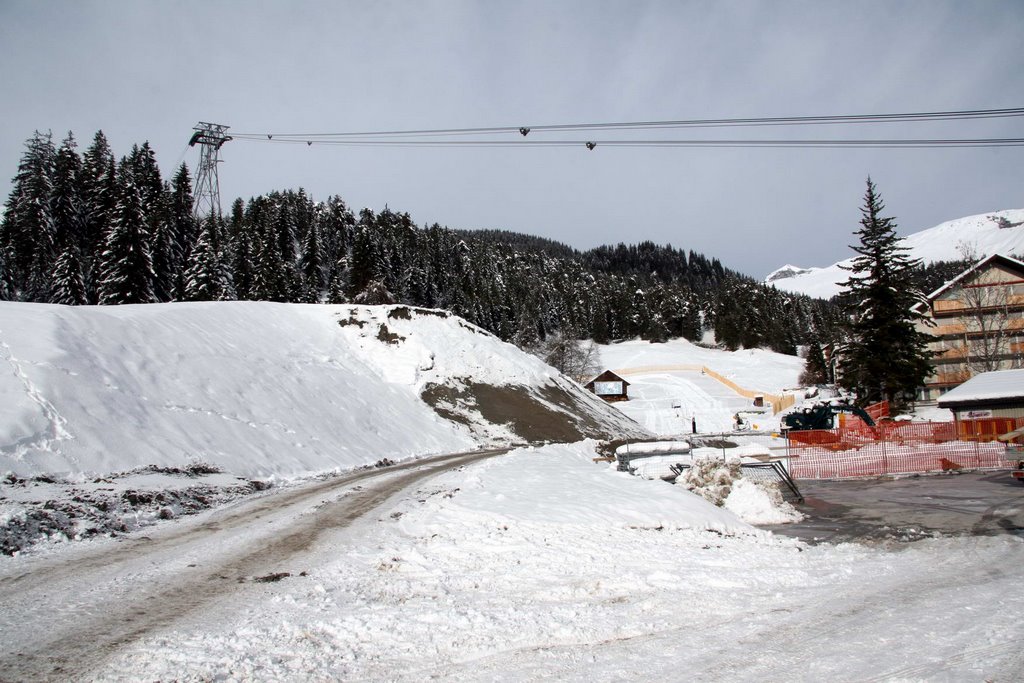 Weg und Seilbahn by Samuel Fausch