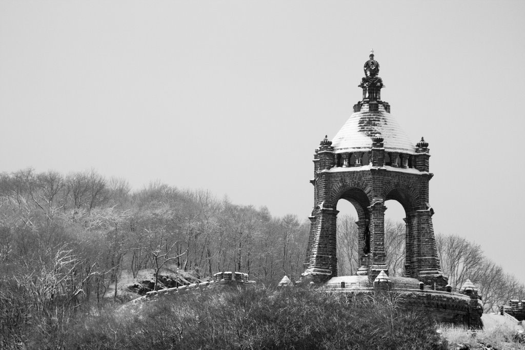 Kaiser-Wilhelm Denkmal an der Porter-Westfalica by Jan Behrensmeier