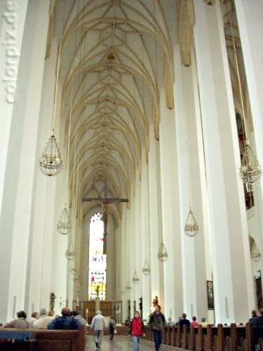 Frauenkirche Nave by Laileen Günther