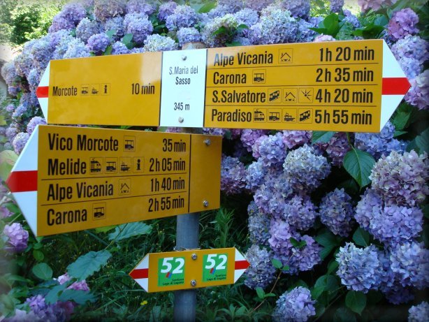 Signal for walkers, Morcote, Lugano Switzerland by Mauricio Gálvez