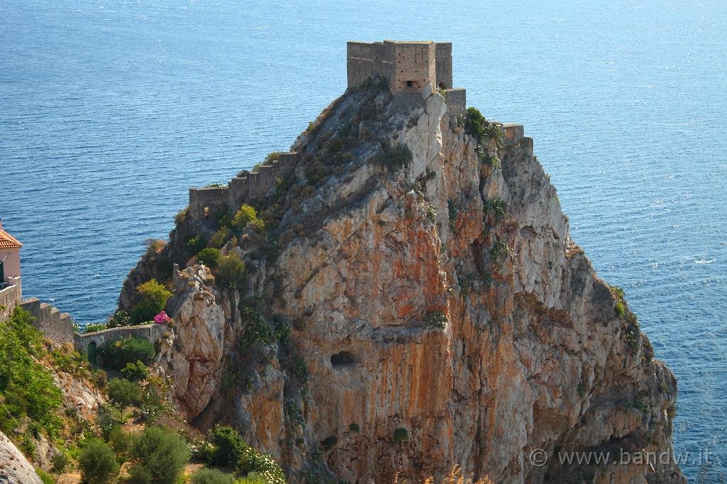 Sant'Alessio Siculo (ME) - Il Castello by www.bandw.it