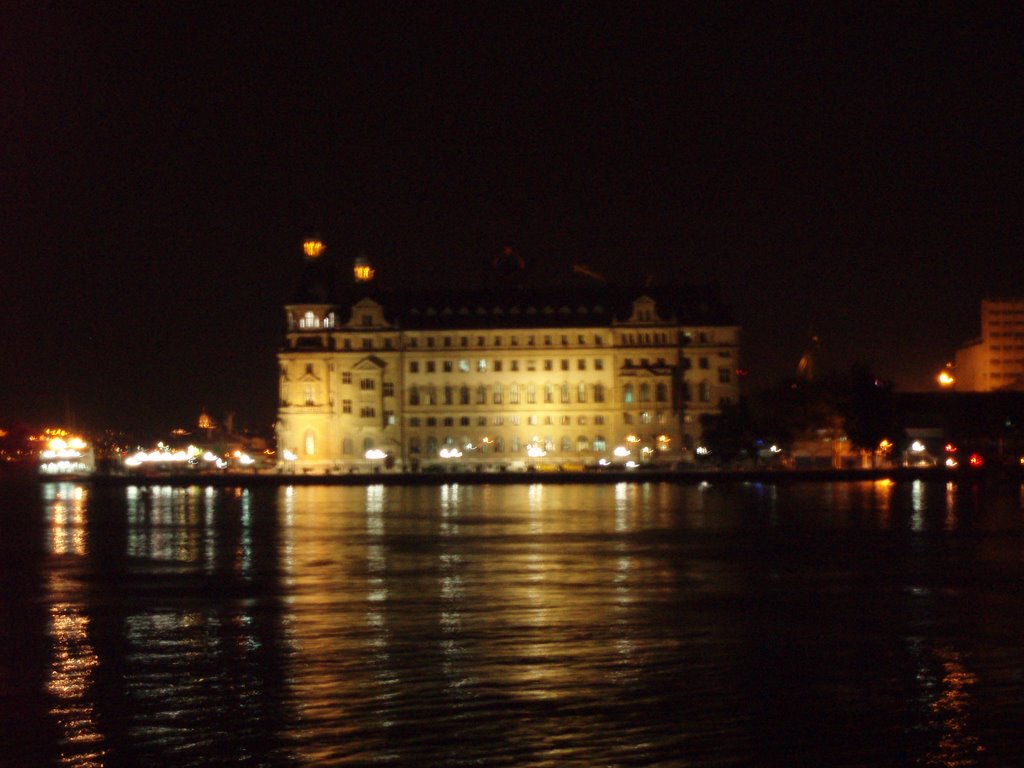 Haydarpaşa Garında akşam, Railway Station at night by Davut KIR