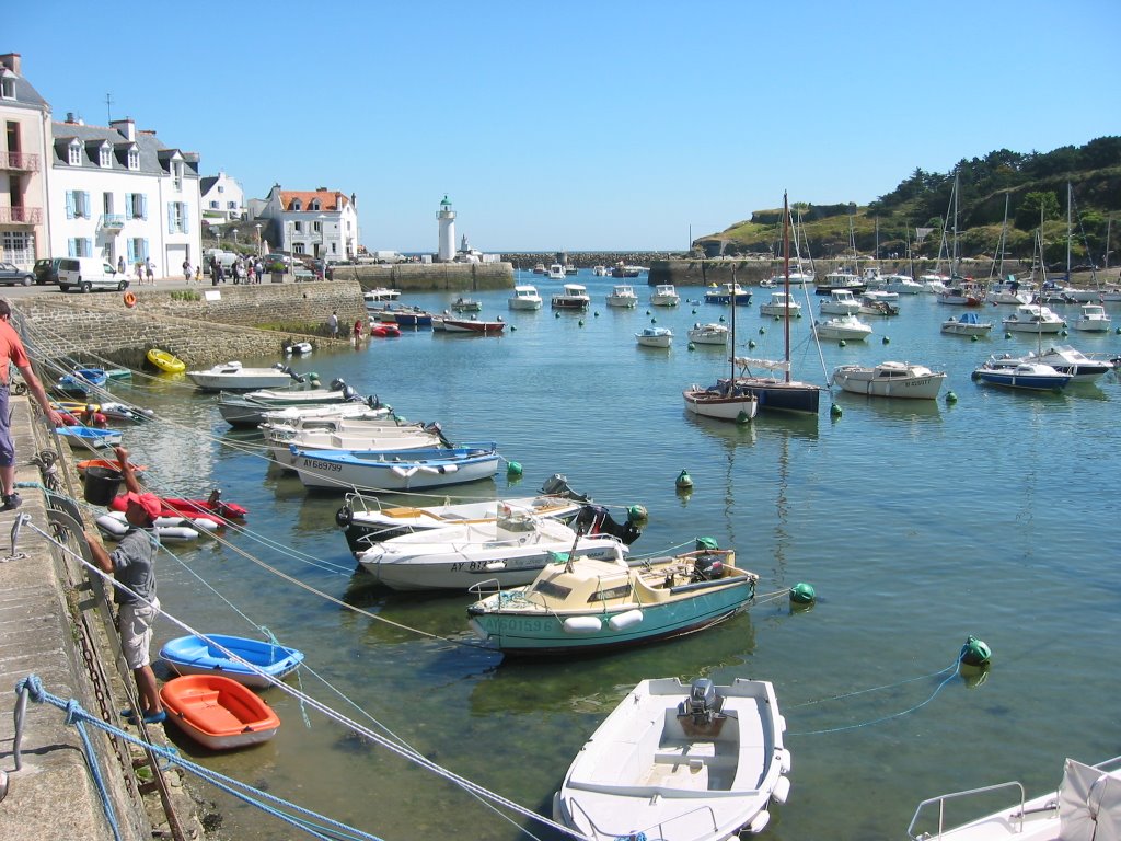 Le port de Sauzon à marée basse by ludovic.ruat