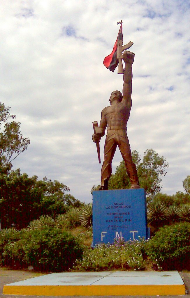 2008/11 Nicaragua, Managua. Monumento a los obreros y campesinos. "Solo los obreros y campesinos iran hasta el fin". by don Senen