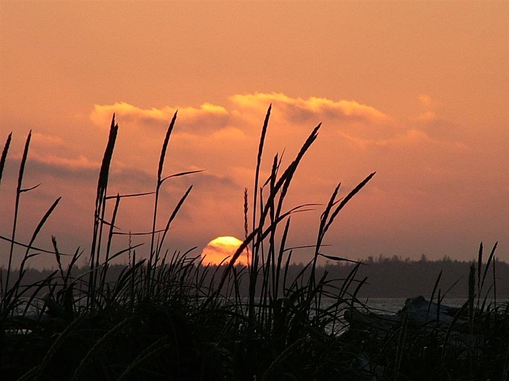 Nightfall over Haida Gwaii, west of the Continent by archievideo