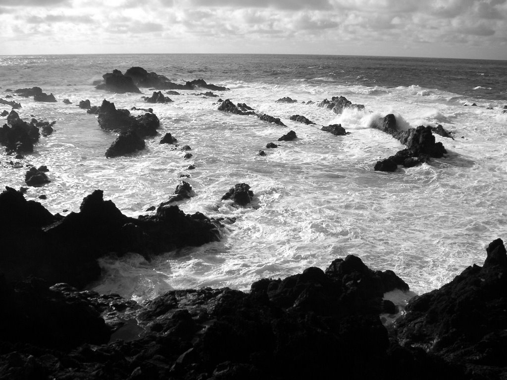 Ribeira Grande (São Miguel) by Yanti & François Beauducel