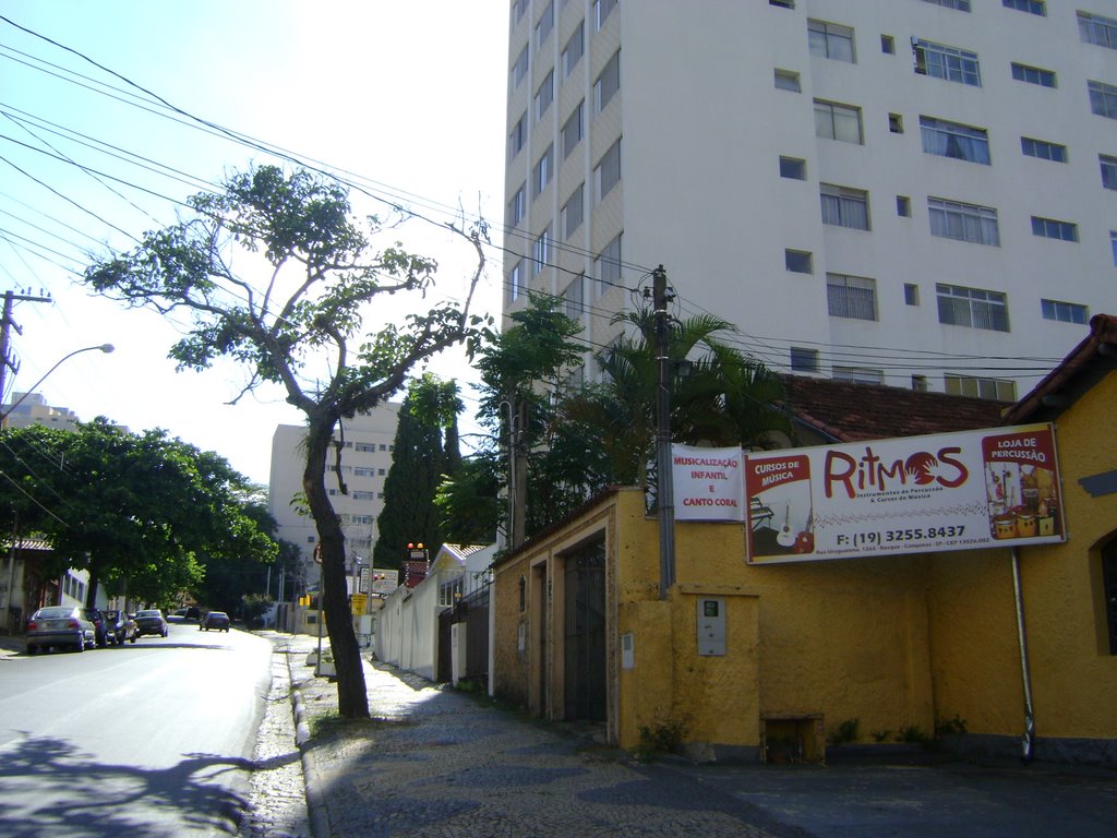 Bosque - R. Uruguaina - a direita Edificio Oasis - o 1º predio alto da Região by Alexander Denarelli