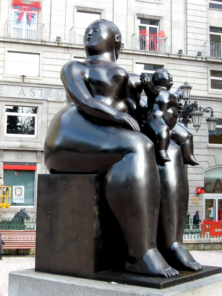 Esculturas, " Maternidad", Fernando Botero 1996, Oviedo, Asturias by Antonio Alba