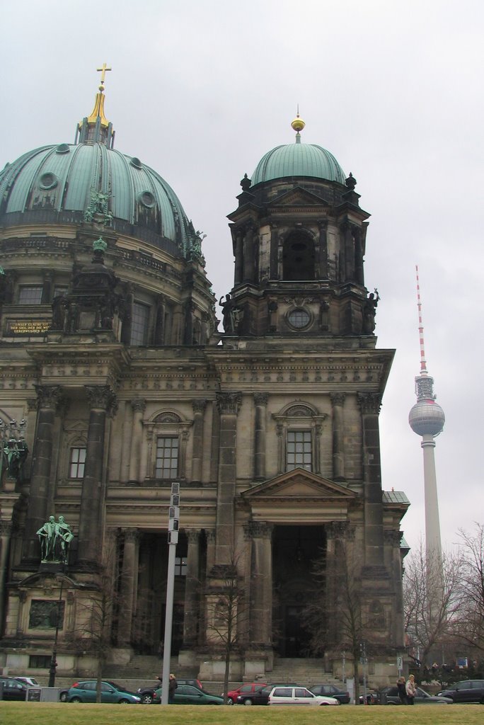 Dom und Fernsehturm, Februar 2006 by saarfriese