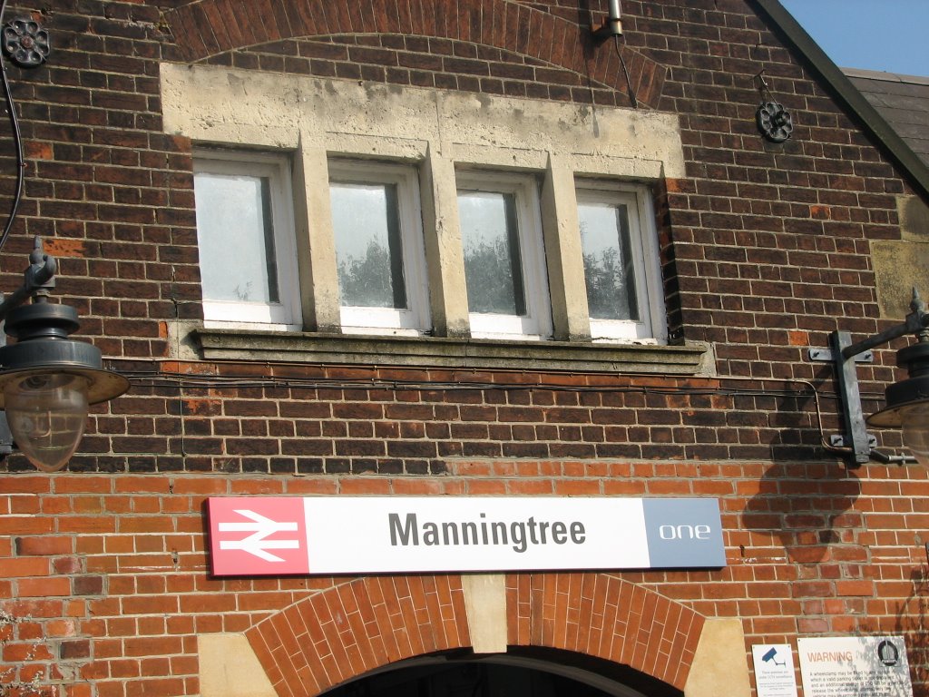 MANNINGTREE- la gare by Claudine Rouzic