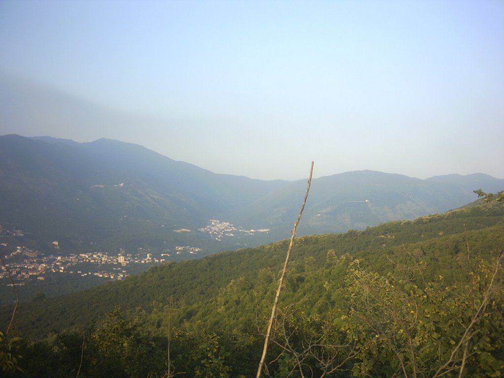 Vallo di Lauro visto dalle Colline di Domicella by panoramio arturo