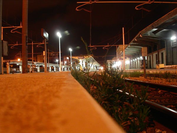 Taranto Railway Station by baumwolle