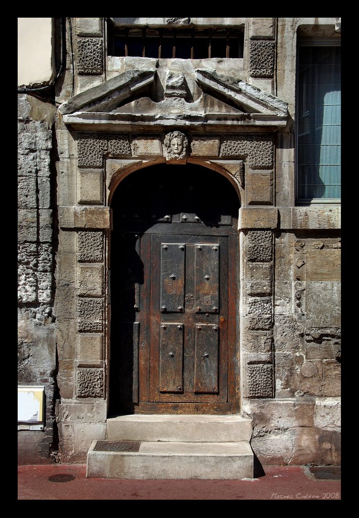 Vieille porte, rue eau de Robec by Michel Chéron