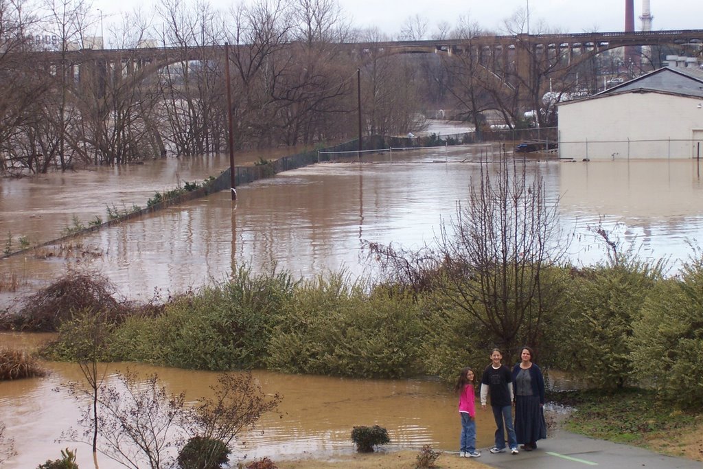 Dan River Flood, new years day 2007 by jliverman