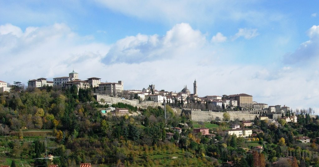 Città alta, le mura by Roberto L.