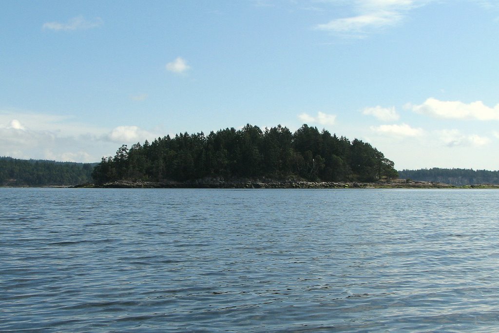 Round Island off Cedar-by-the-Sea - Nanaimo by frtzw906