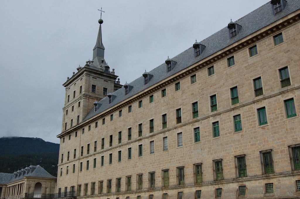 San Lorenzo de El Escorial by sergiobajo