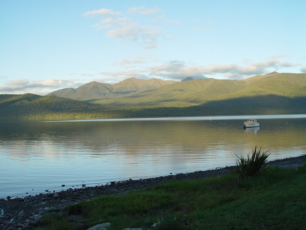 Lake Te Anau by pterodroma