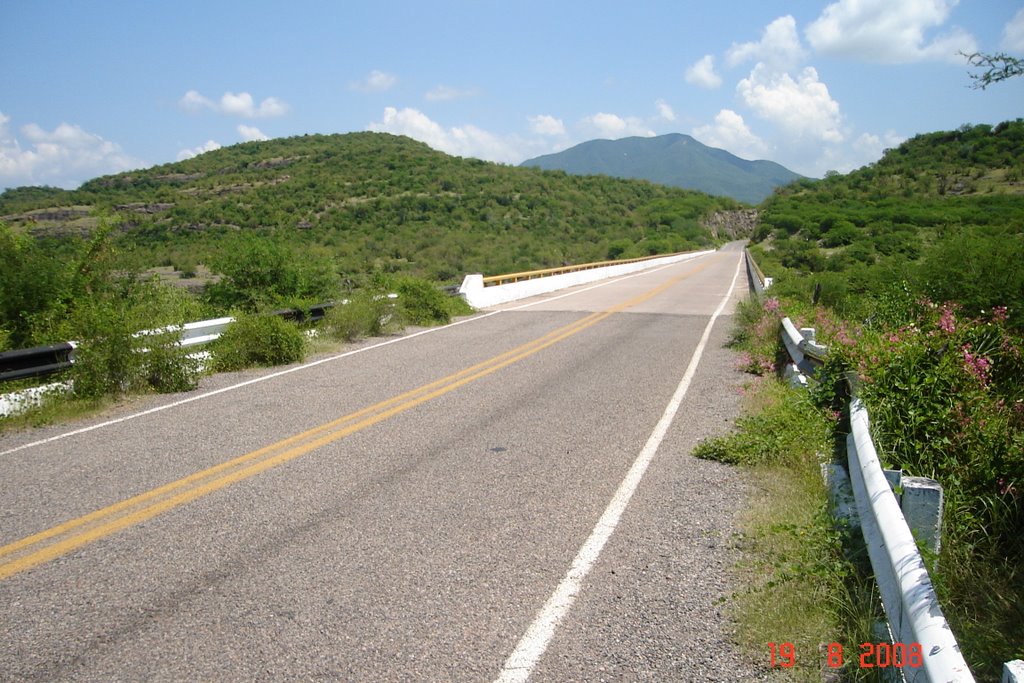 Puente "El Yaqui" by J Abelardo Suárez