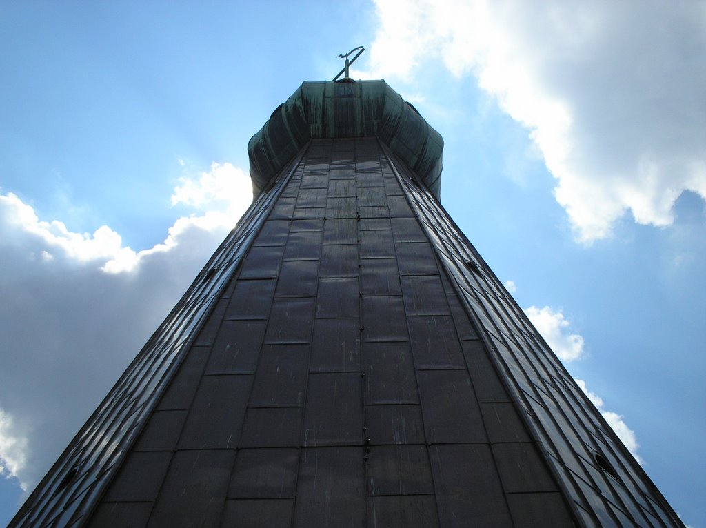 Turmspitze Friedenskirche by Herbert Hallmeyer