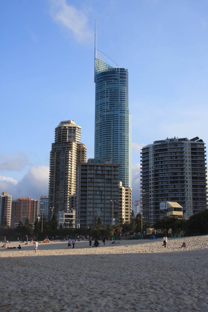 Surfers Paradise by FuxCH