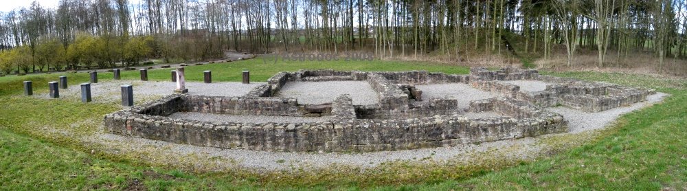 Römisches Kastellbad Walldürn, konservierte Grundmauern (03/2008) by Astrodoc