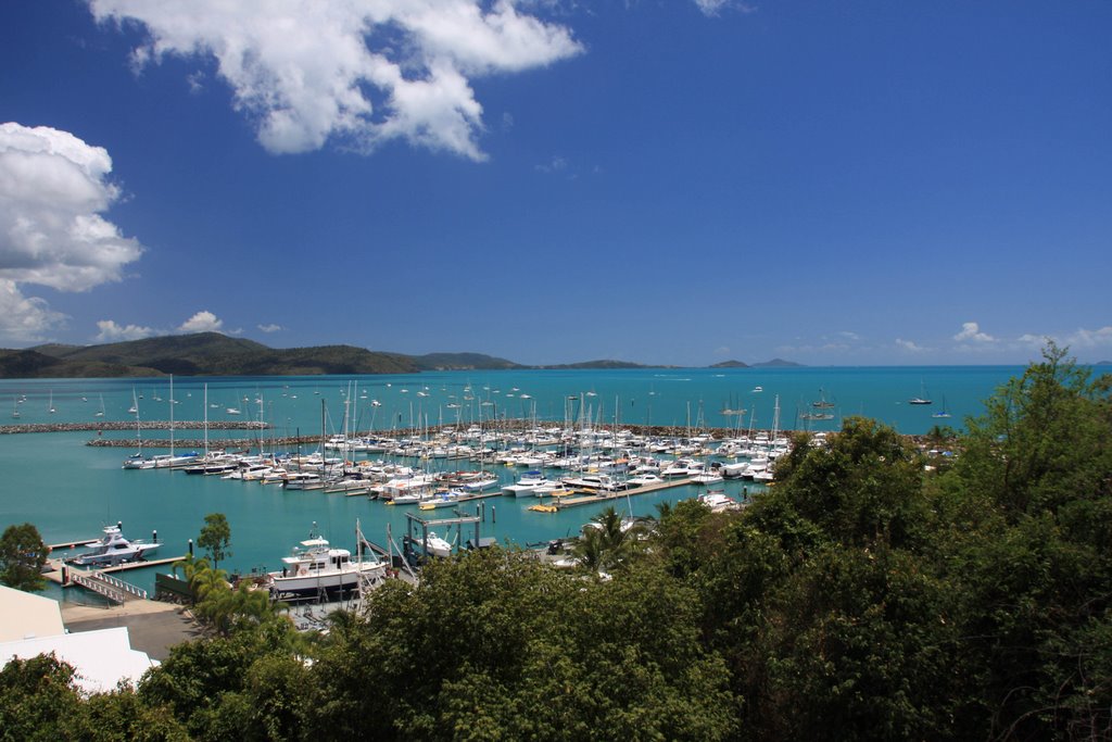 Airlie Beach by FuxCH