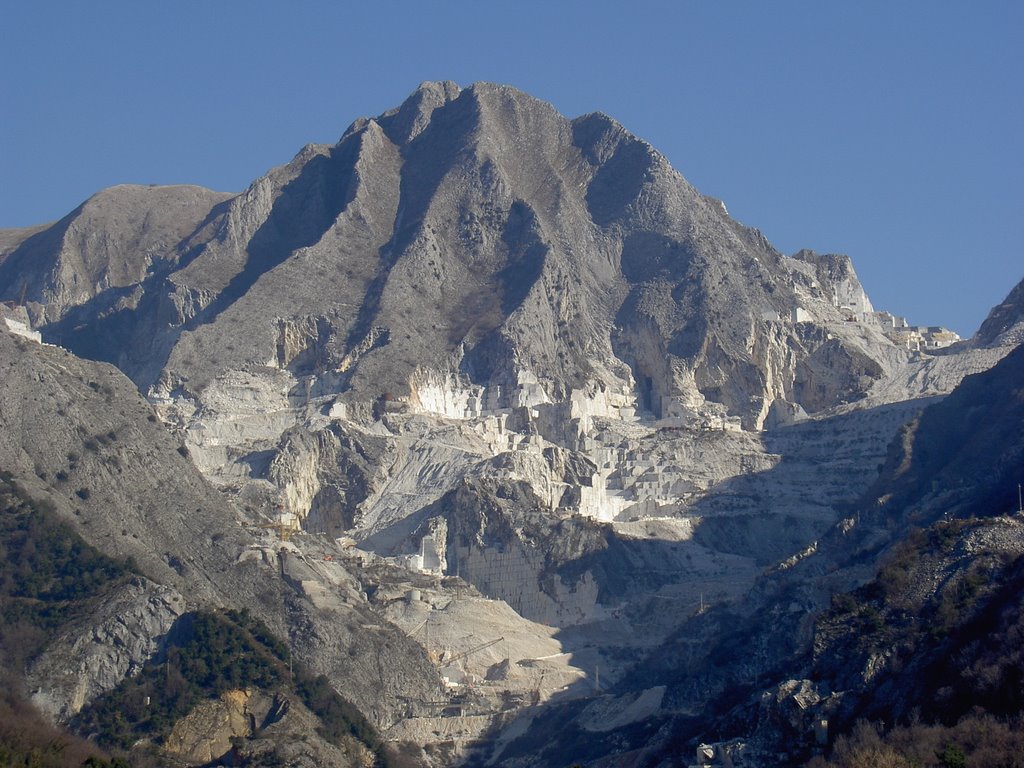 Montagna di Carrara by snapshoot