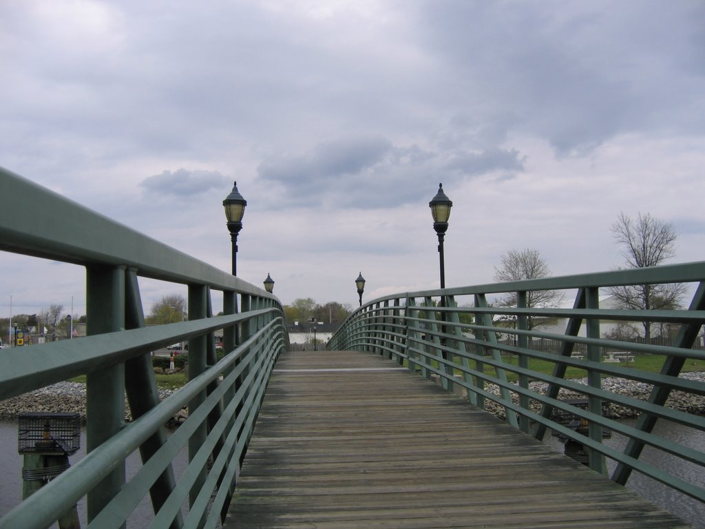 Riverwalk Foot Bridge by elderoot