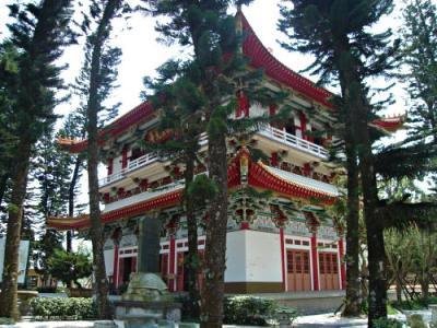 Buddhist Temple, Sun Moon Lake, Taiwan by Hostels