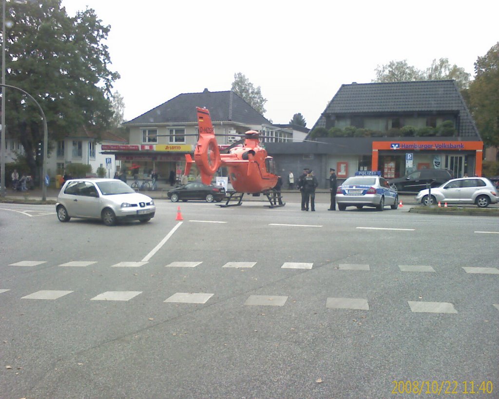 Ein Heli auf der Straßenkreuzung by haneu63