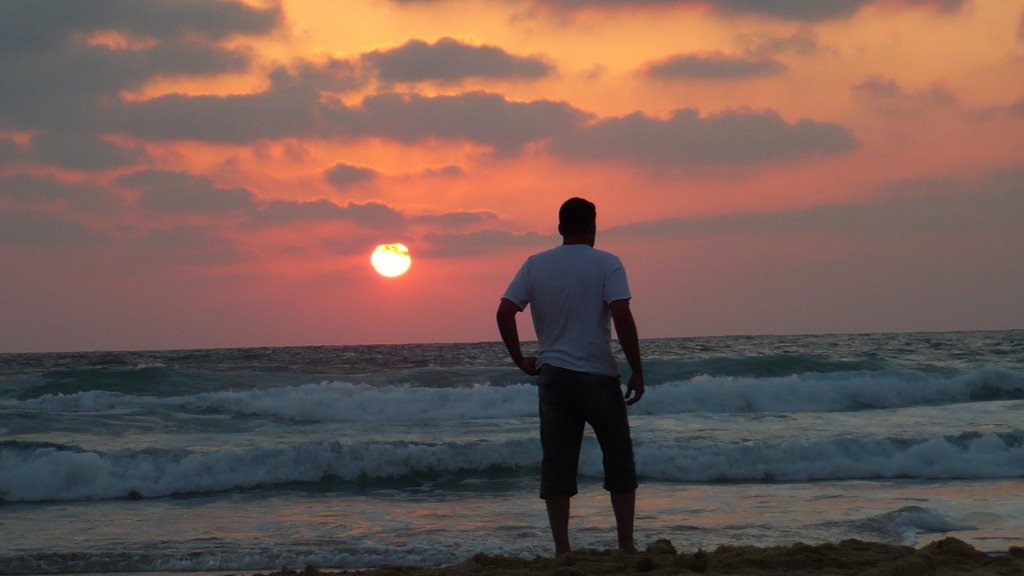 Ashdod beach 2008 by Nina Maringa