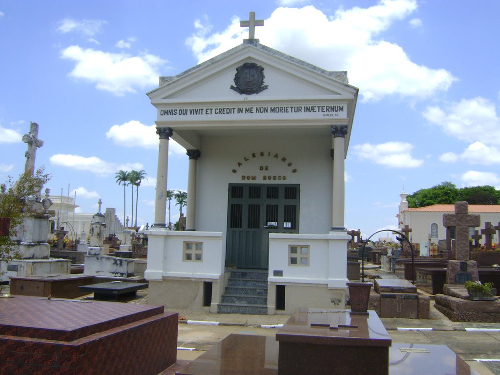 Cemiterio da Saudade - Capelas dos Salesianos de Dom Bosco - eles tem 3 escolas em Campinas by Alexander Denarelli