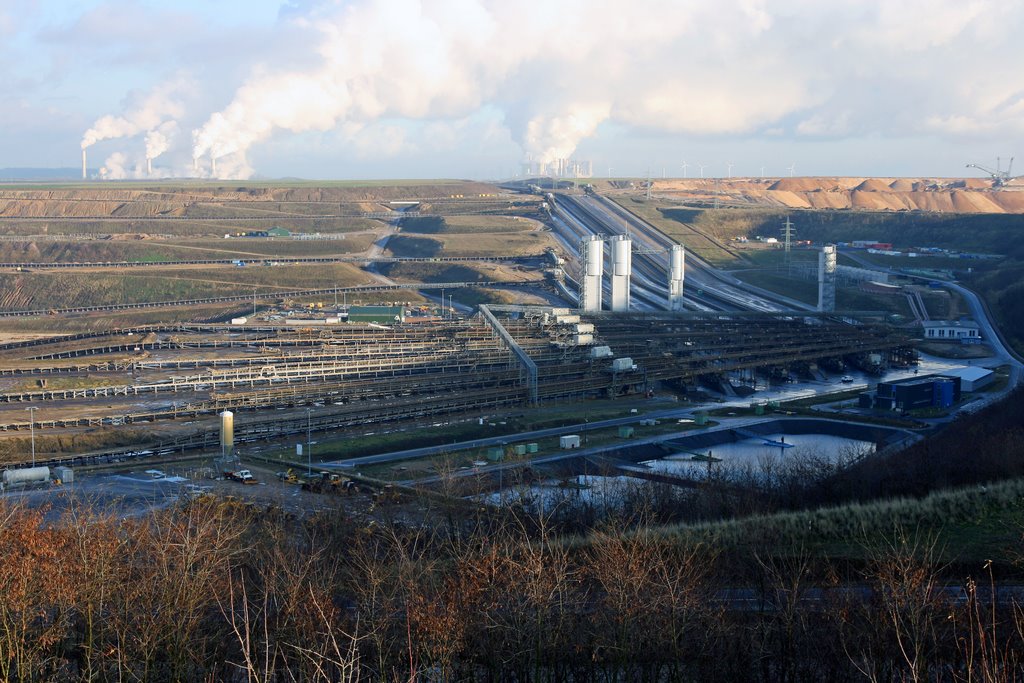 Tagebau Garzweiler (Aussichtspunkt Jackerath) by Bert Kaufmann