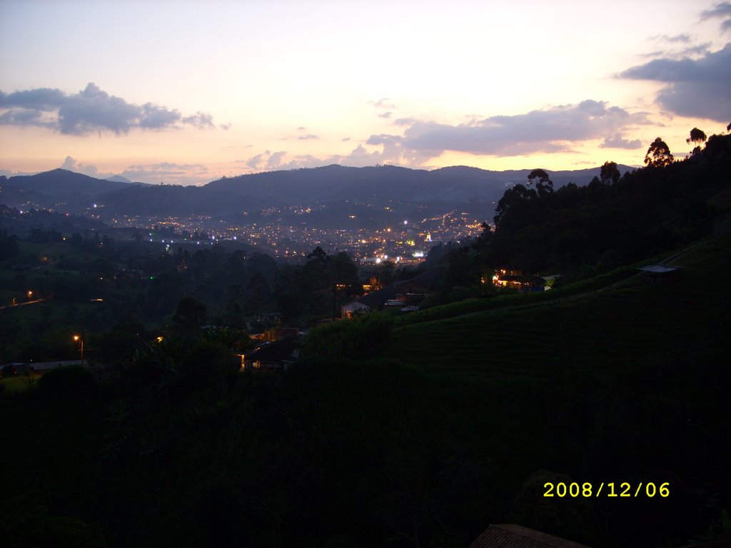 Cae la tarde. Caldas Ant. by José María Ruiz Pala…