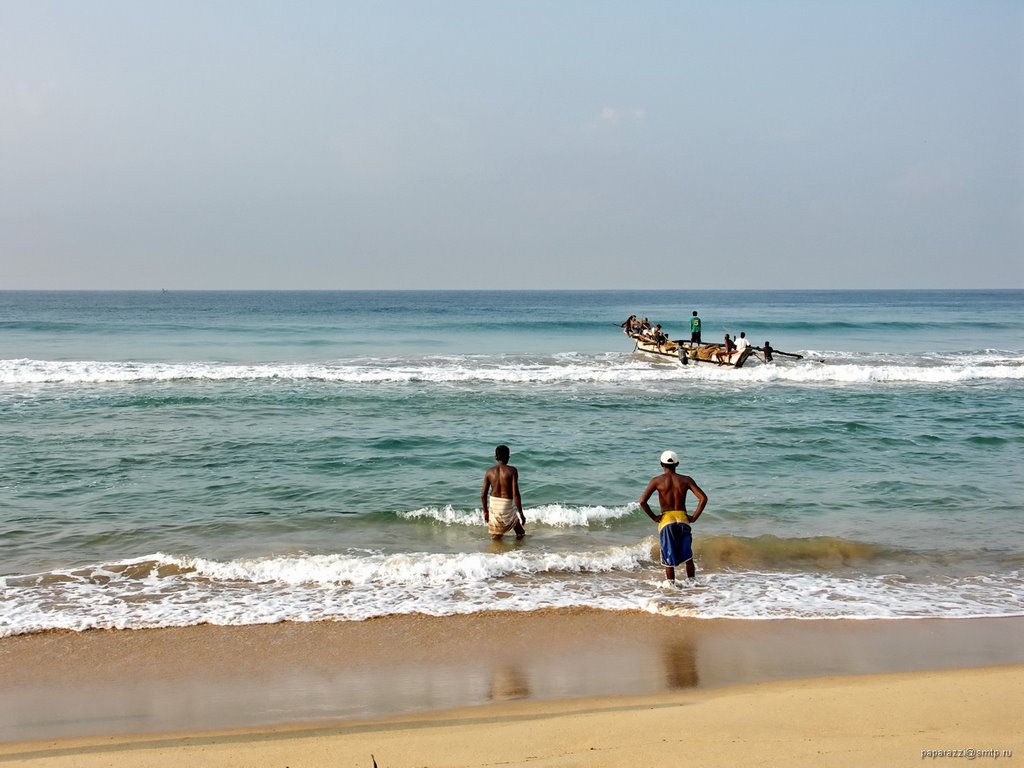 Sri Lanka Hikkaduwa Toilers of the Sea by Paparazzi Stas