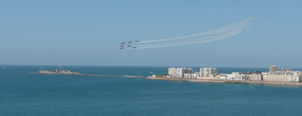 Cadiz desde el aire con exhibicion aerea by javiarias