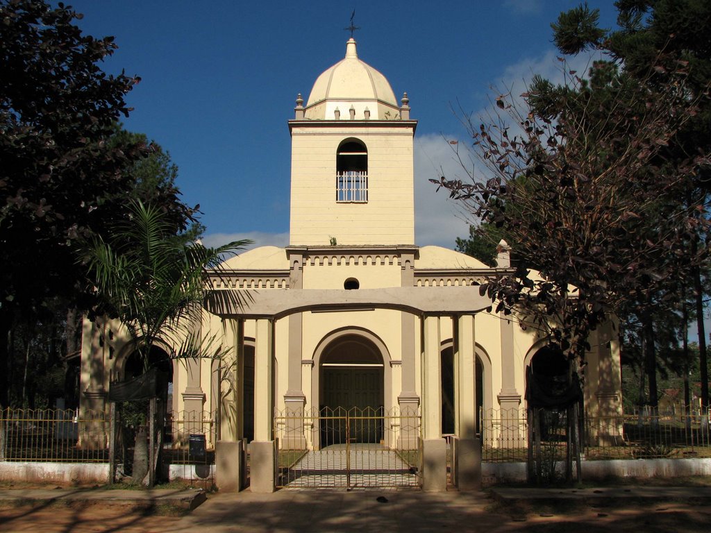 Kirche an der Plaza in Yataity / Guairá by yataity