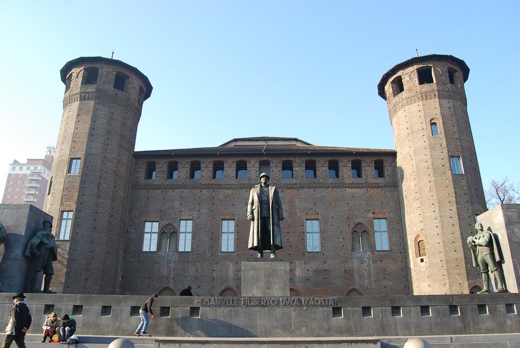 Piazza Castello by stefano incerpi