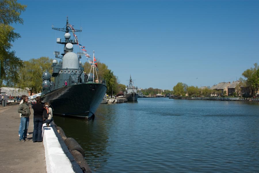 Ракетный катер Р187 и Внутренняя гавань / Missile boat R187 and Vnutrennjaya (Inner) harbour (09/05/2008) by Dmitry A.Shchukin