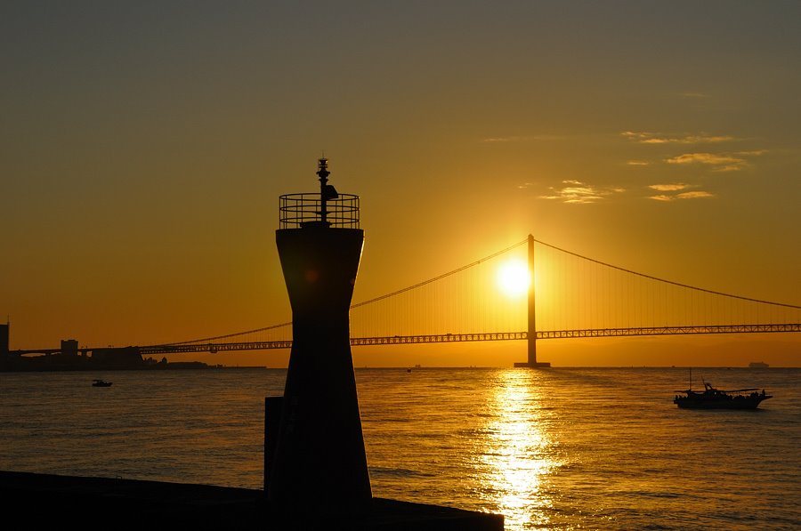 Akashi port lighthouse (明石港 赤灯台) by tama.digital.image