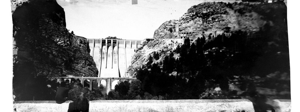 Dam at Hoces de Calabriel by shaunirving