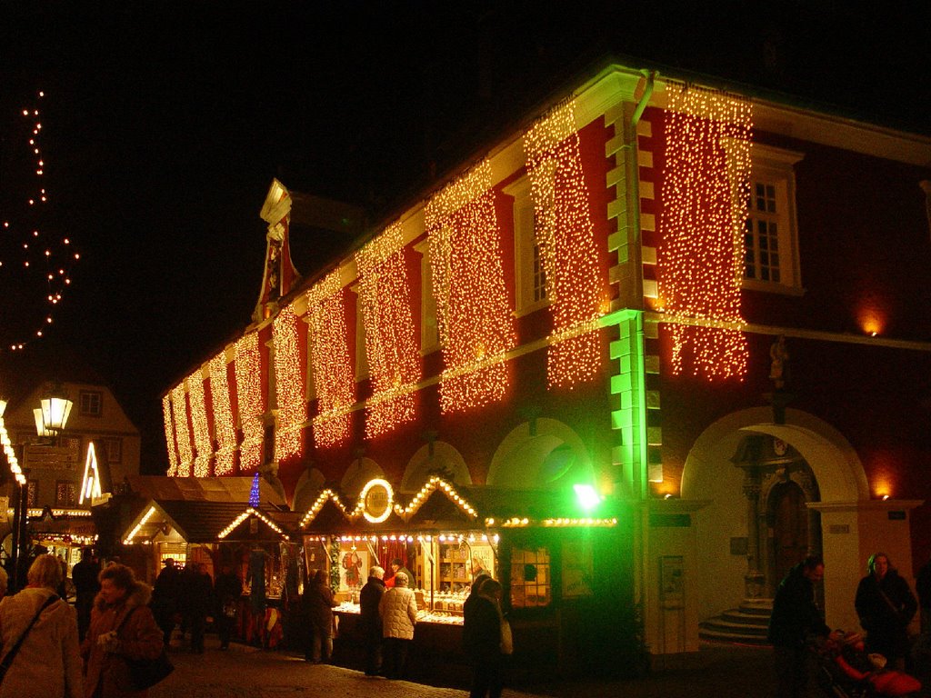 Soest - Rathaus mit Weihnachtsmarkt by GermanSue