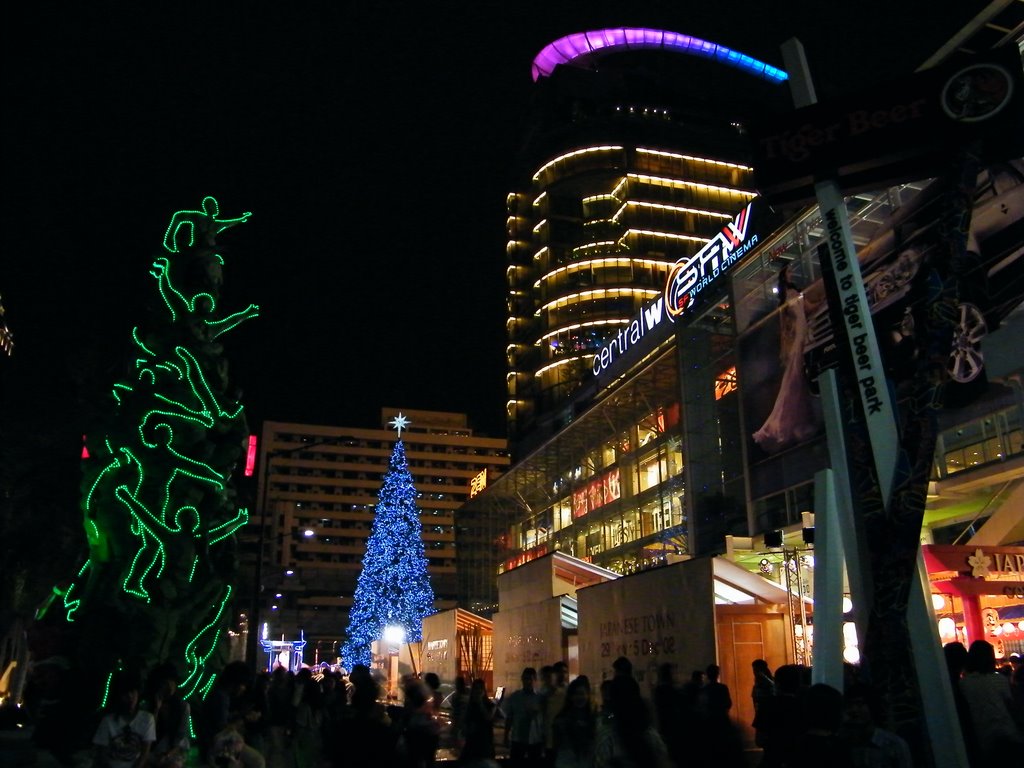 Christmas Tree at Centarl World by nongoa