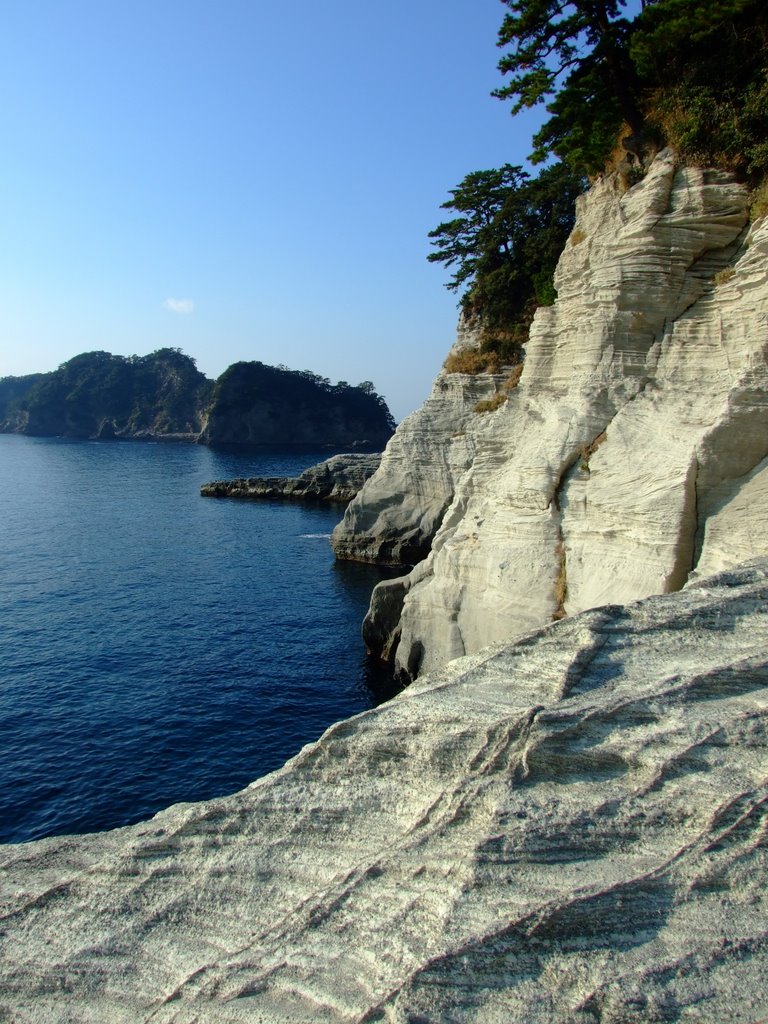 Dogashima Cliffs by Chouden Boy