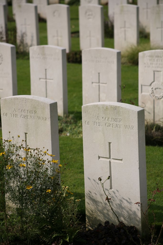 Buttes New British Cemetery, Polygon Wood, Zonnebeke, West-Vlaanderen, België by Hans Sterkendries