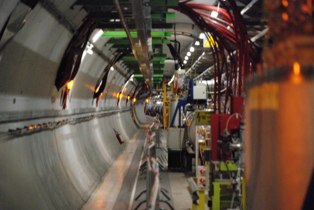 Curvature in LHC Tunnel, CERN by NiccolòM