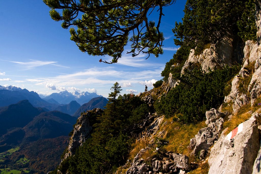 Herbstlicher Aufstieg zum Hochstaufen über den Steig "die Steinernen Jäger" by antenberger